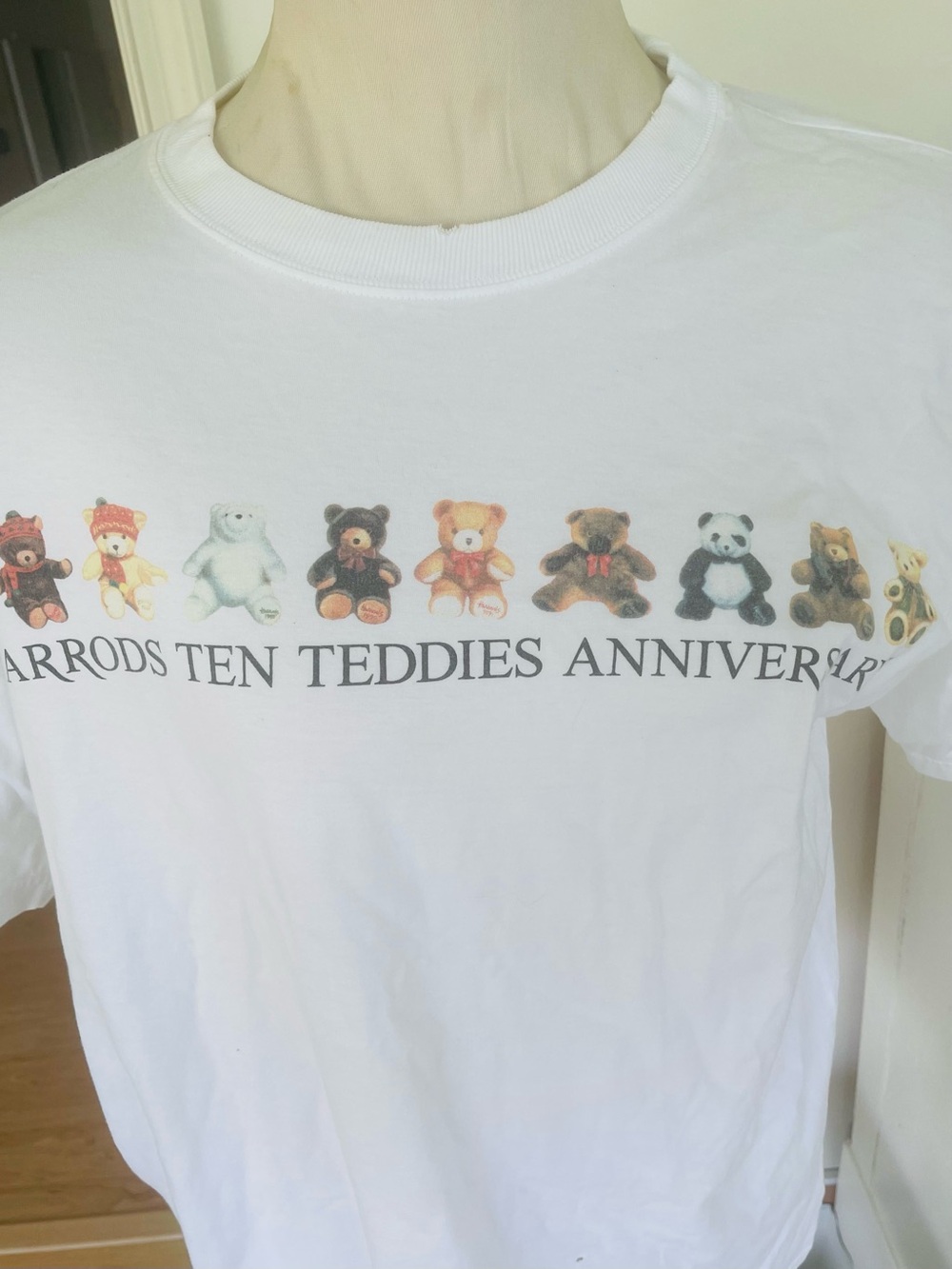 Harrod’s 10 Teddies Tee Shirt Size M Vintage 1995
